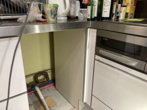 30㎝食洗機を45㎝食洗機に取替える　加工造作工事